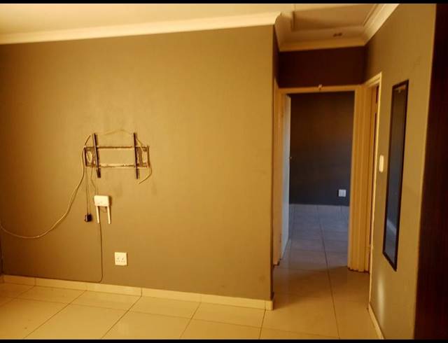 6 BEDROOM HOUSE FOR SALE IN PROTEA GLEN